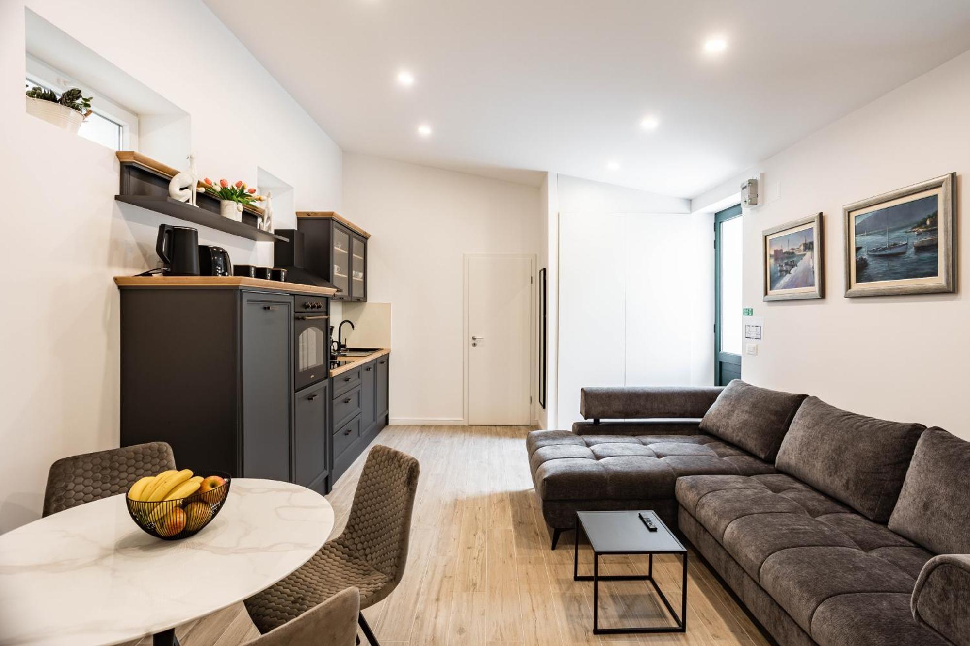 Luxury City Center House Split Exterior photo